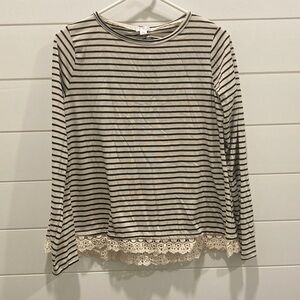 🔴 Black and Cream Striped Top